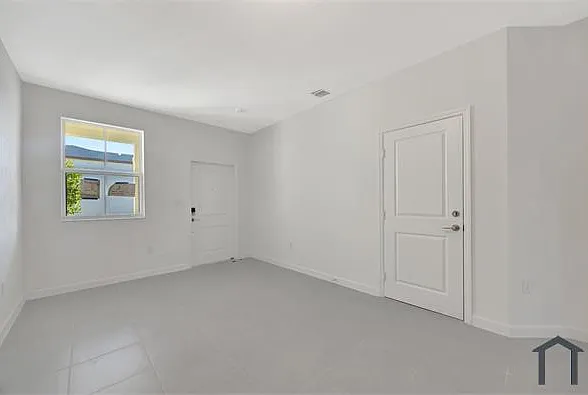 2556 SE 27th Ct — Photo 7