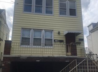 122 W 26th St, Bayonne, NJ 07002