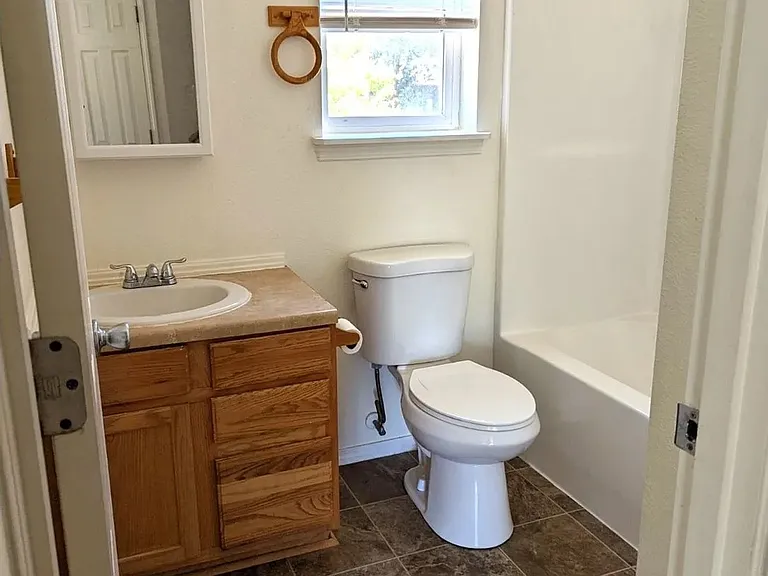 436 Norway St NE — Photo 8