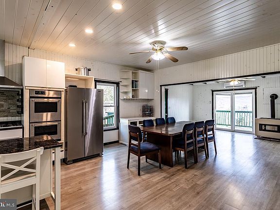 3rd image of 408 Hawks Nest Dr