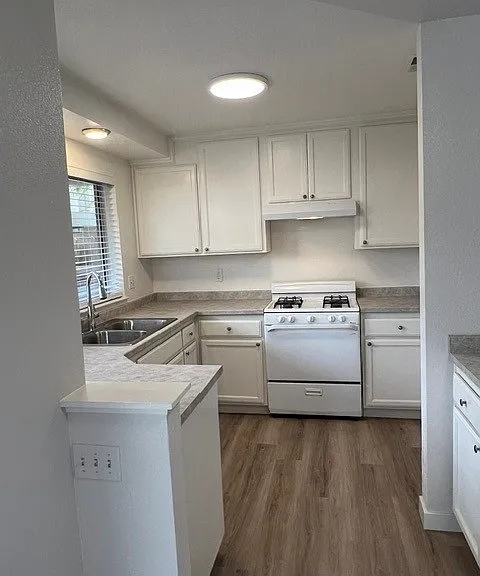 2460 Ocean St #C — Photo 2