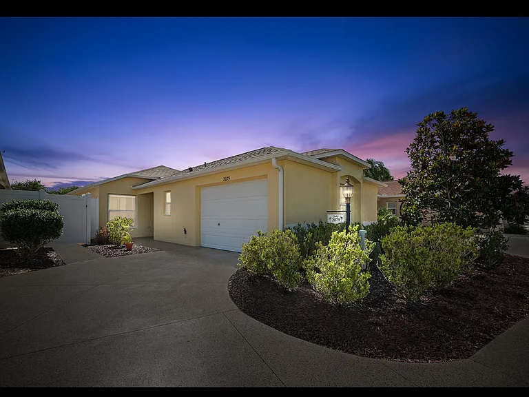 2079 Hydrangea Ave — Photo 3