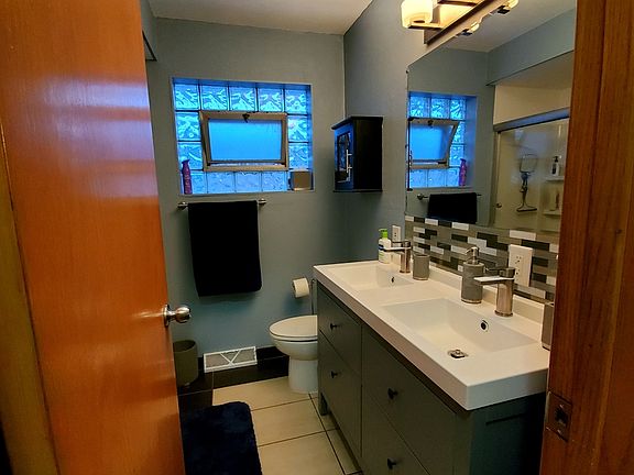 4th image of 3121 W 100th Pl