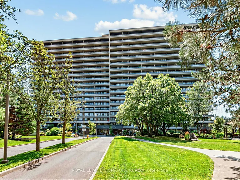8111 Yonge St #1010 — Photo 1