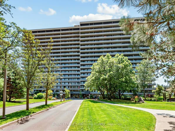 8111 Yonge St #1010, Markham, ON L3T 4V9