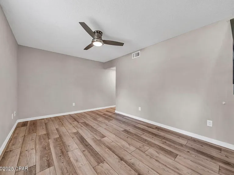 121 Hampton Dr — Photo 11