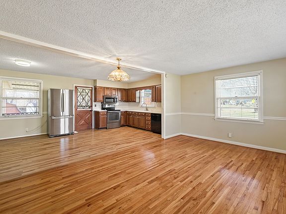 5th image of 363 Leo Ln