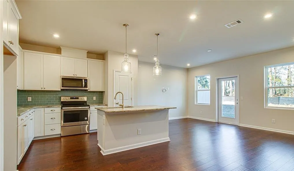 3 bed, 2.5 bath, 1770 sqft, $1,875 — Photo 4
