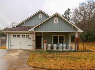 707 E Hubbard St, Lindale, TX 75771