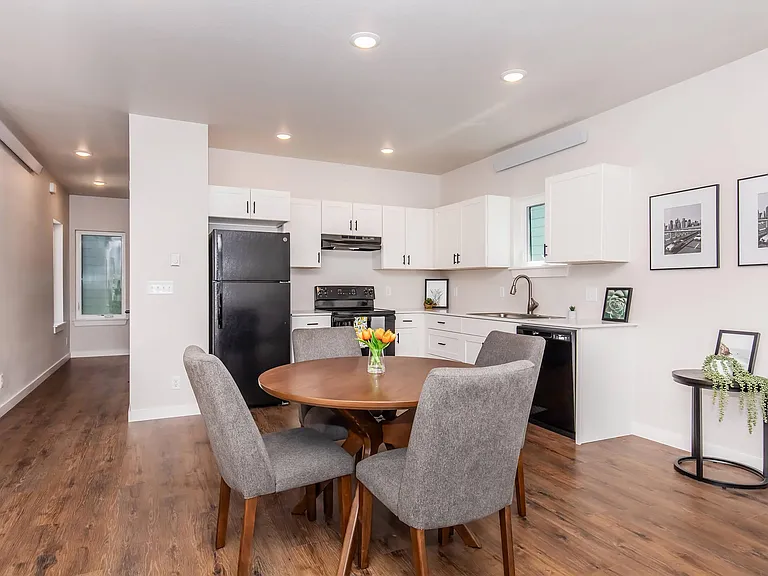 331 Walsh St #331 — Photo 5