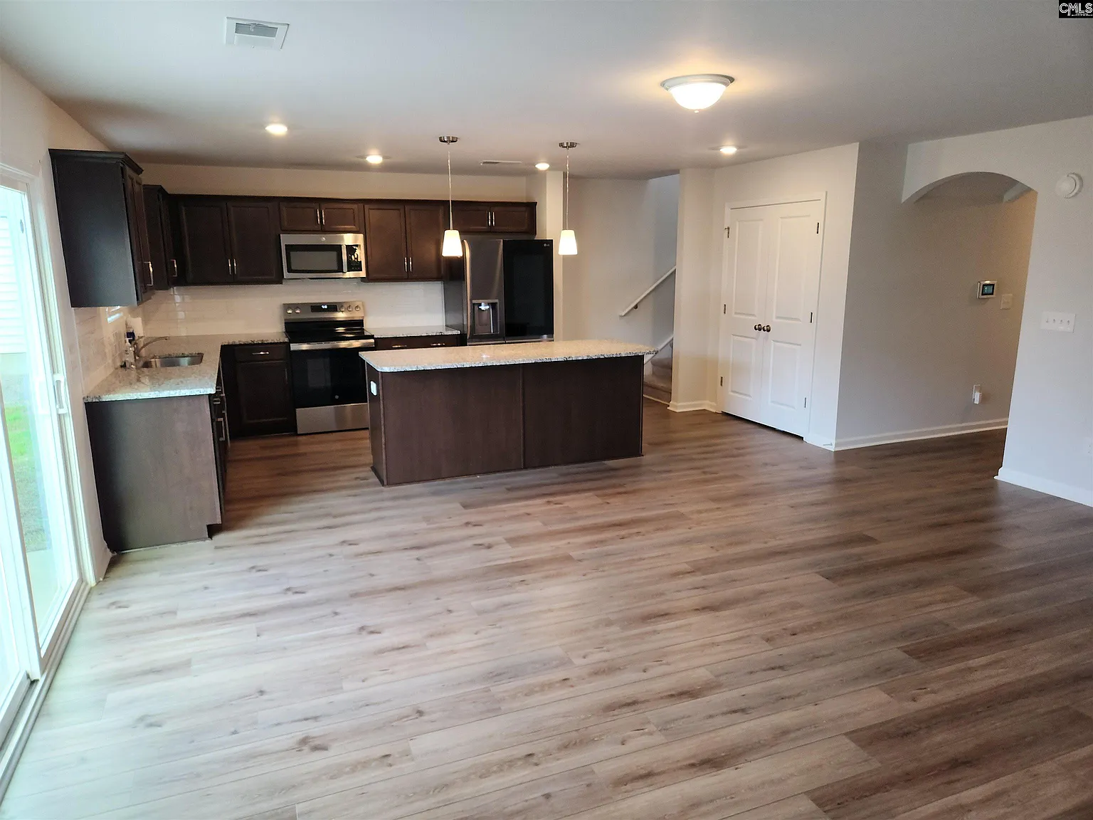 5 bed, 2304 sqft, $2,500 — Photo 3