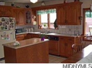 216 Valley View Rd, New Hartford, NY 13413