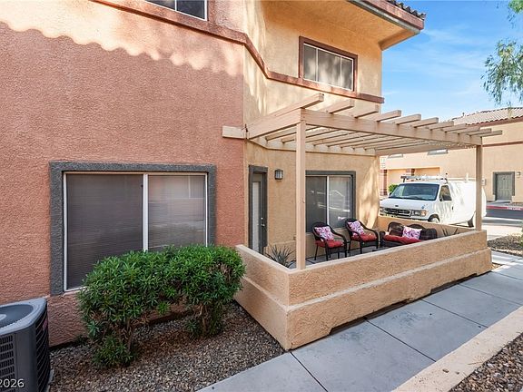 3rd image of 4915 E Russell Rd