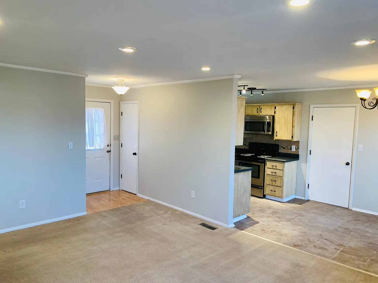 356 W Wren Circle — Photo 3