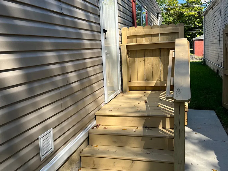 716 E Burnett Ave — Photo 2