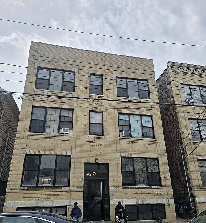 1st image of 9 Grant Ave #3L1