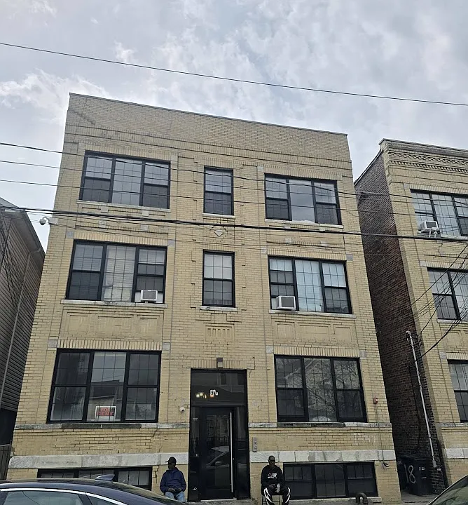 9 Grant Ave #3L1