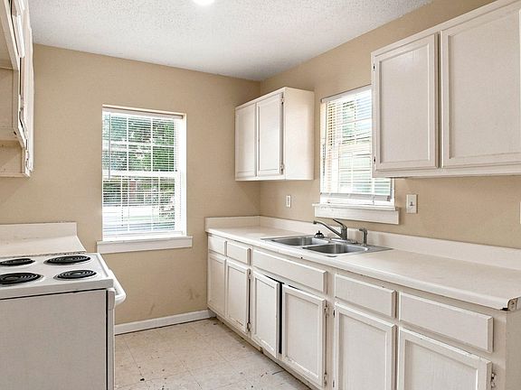 4th image of 3875 Fizer Ave