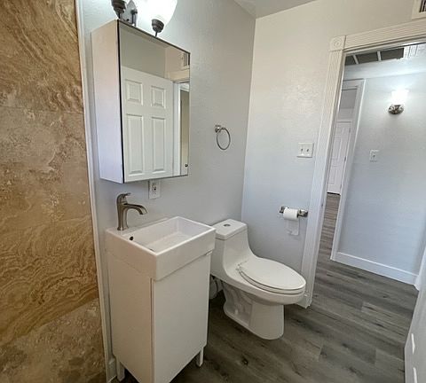4th image of 946 W Monterosa St #1