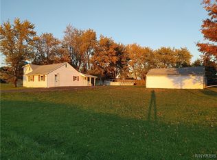 5231 Comstock Rd, Lockport, NY 14094