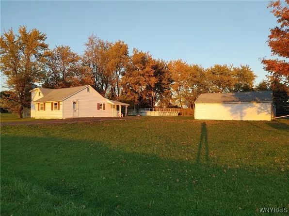 5231 Comstock Rd, Lockport, NY 14094