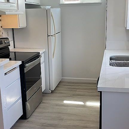 3rd image of 2132 Balboa Ave #4