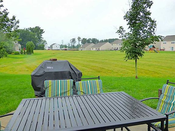 4th image of 1422 Woodfield Dr