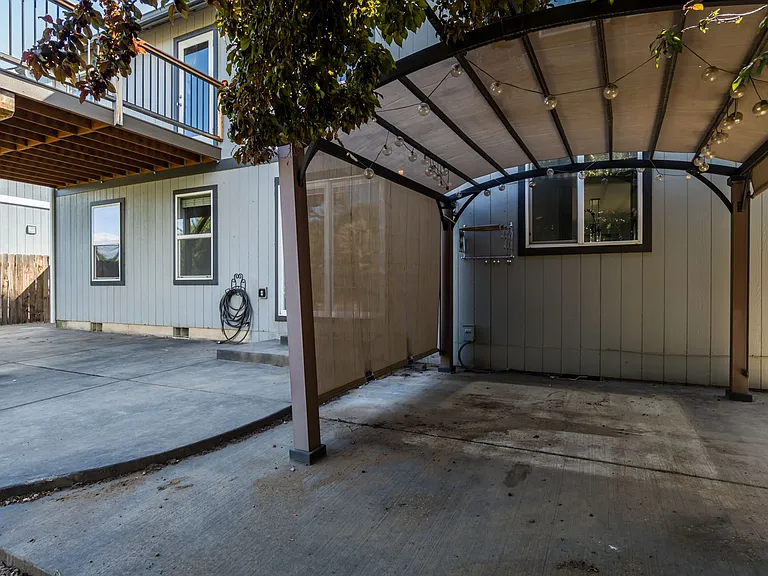 225 NW 28th St — Photo 26
