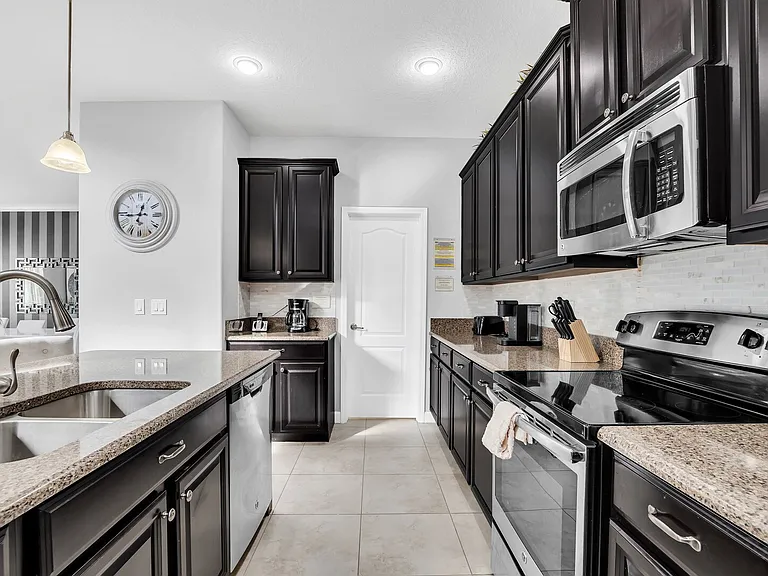 Majesty Palm Rd — Photo 17