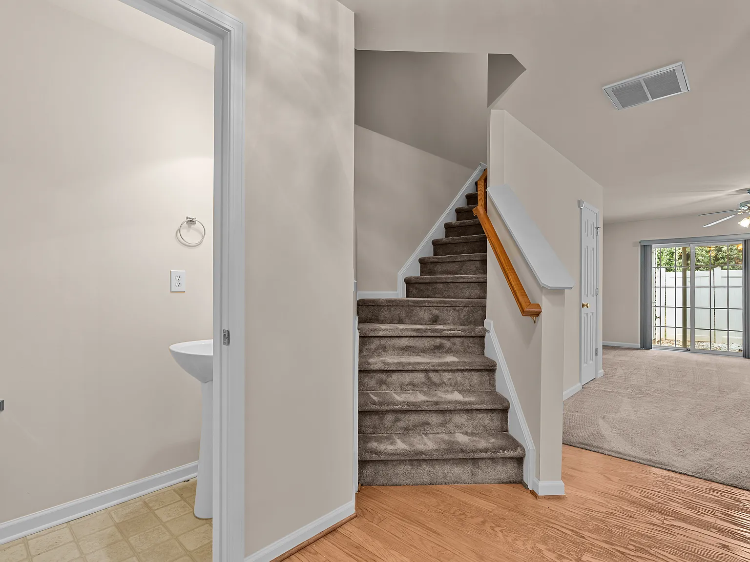 2 bed, 2.5 bath, 1071 sqft, $1,500 — Photo 2