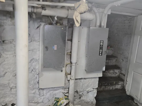 1530 Gates Avenue image 17 of 19