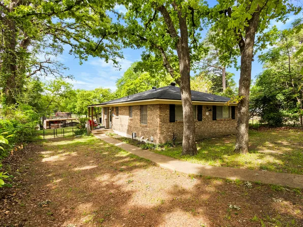 111 Island Park Dr, Gun Barrel City, TX 75156