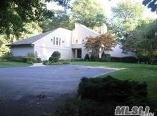 1 Tondan Ln, Locust Valley, NY 11560
