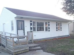 2011 O Ave NW, Cedar Rapids, IA 52405