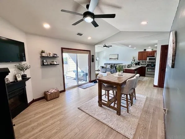 605 Sandy Point Rd #323, Harpers Ferry, IA 52146