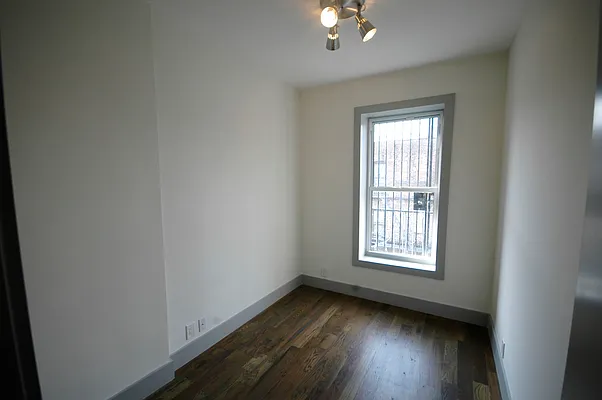 Rented by Realty Advisors Group | media 85