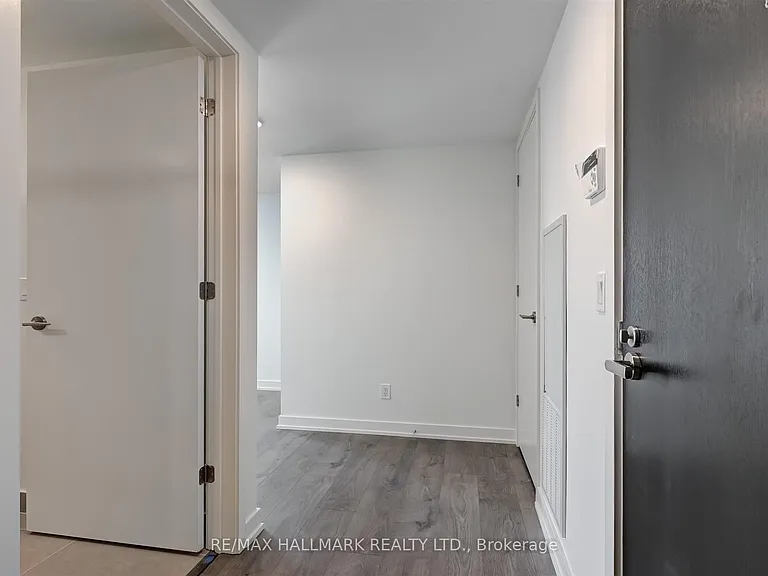 501 Yonge St #5212 — Photo 10
