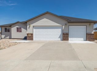 5130 Charmwood Dr, Rapid City, SD 57701