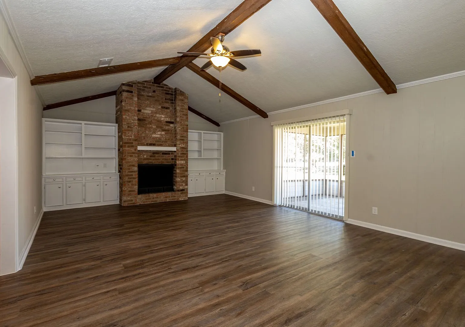 3 Bedroom, 2 Bath, Attached Garage. Dont let this one slip by. — Photo 3