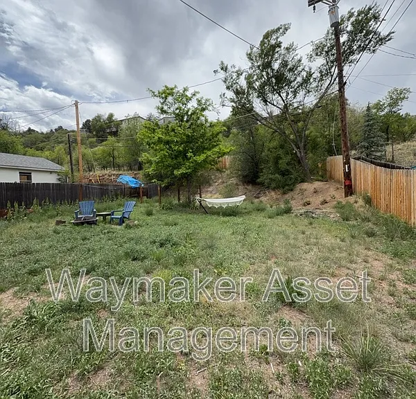1230 N Chestnut St — Photo 3