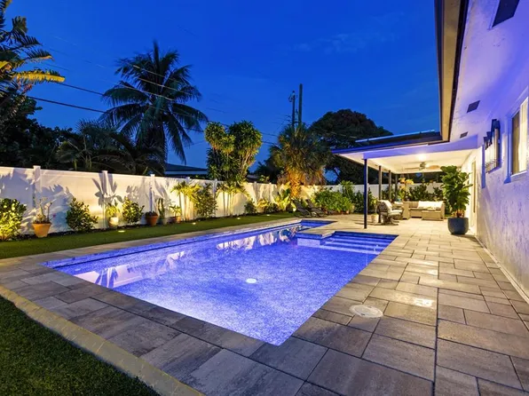 705 N 103rd Ave Avenue N, Naples, FL 34108