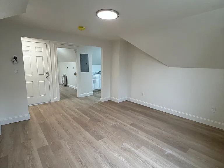25 Lorenzo St #3 — Photo 9