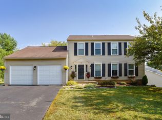 4 Blackbird Ct, Sterling, VA 20164