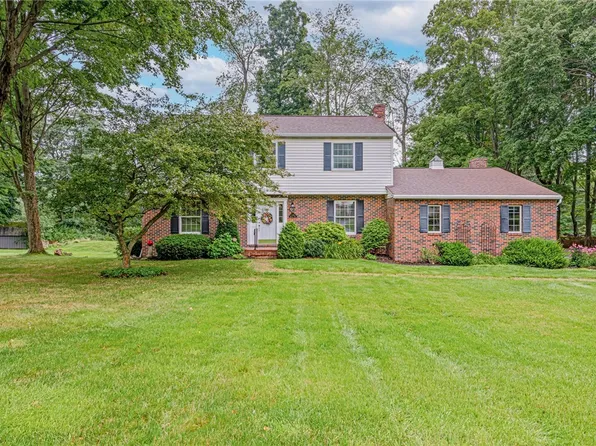 641 McKinley Dr, Somerset, PA 15501