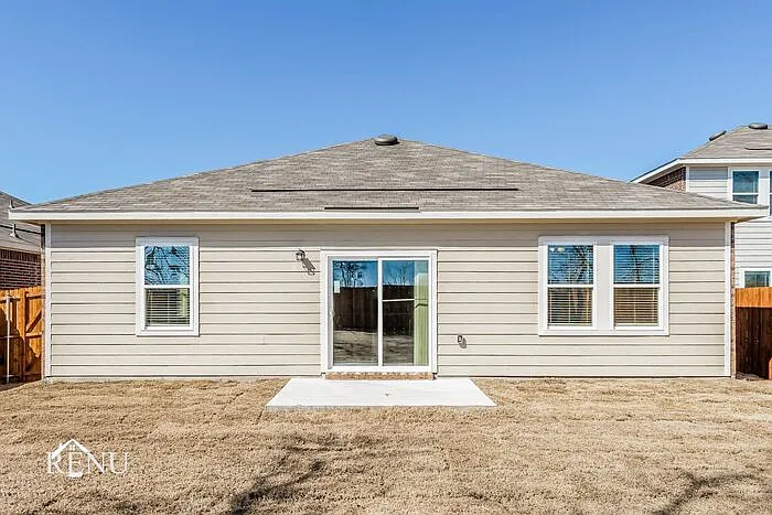 4 bed, 2.0 bath, 1827 sqft, $2,220 — Photo 3