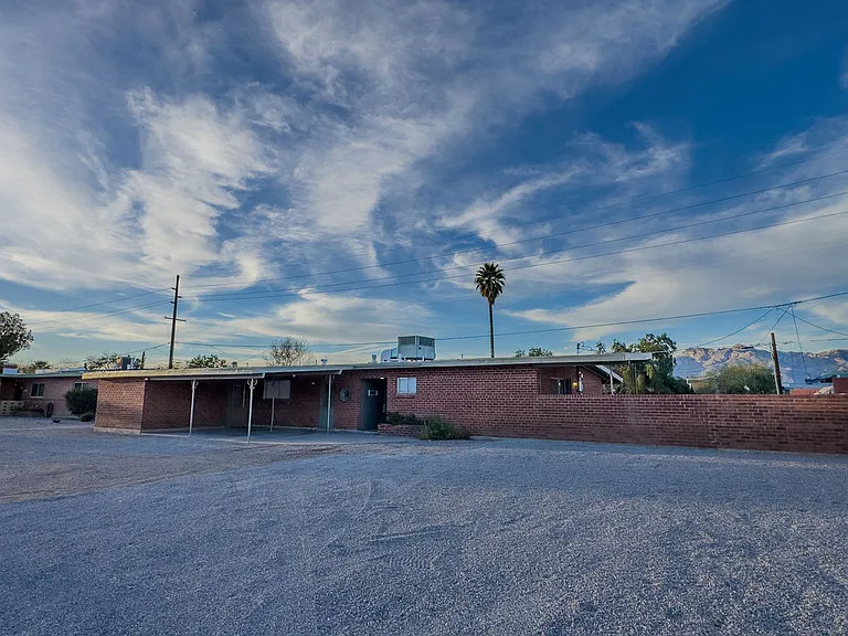 7041 E Hawthorne St — Photo 1