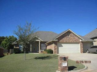 121 Stone Creek Rd, Midwest City, OK 73130