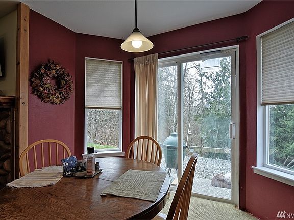 4th image of 704 123rd Ave NE