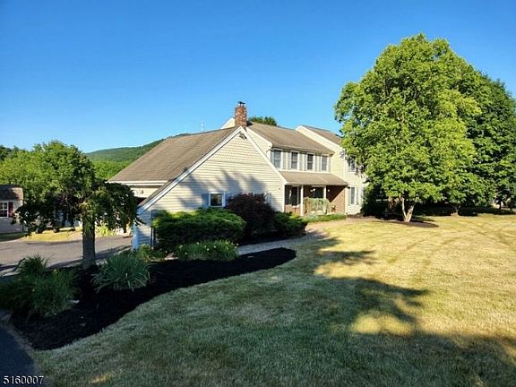 3rd image of 5 Campbell Dr