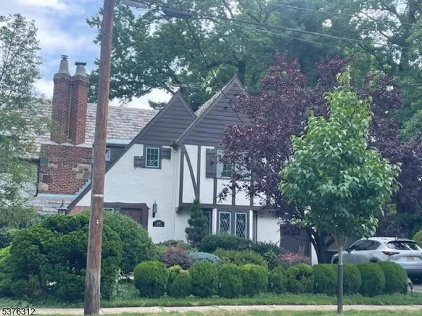 689 Shadowlawn Dr, Westfield Town, NJ 07090
